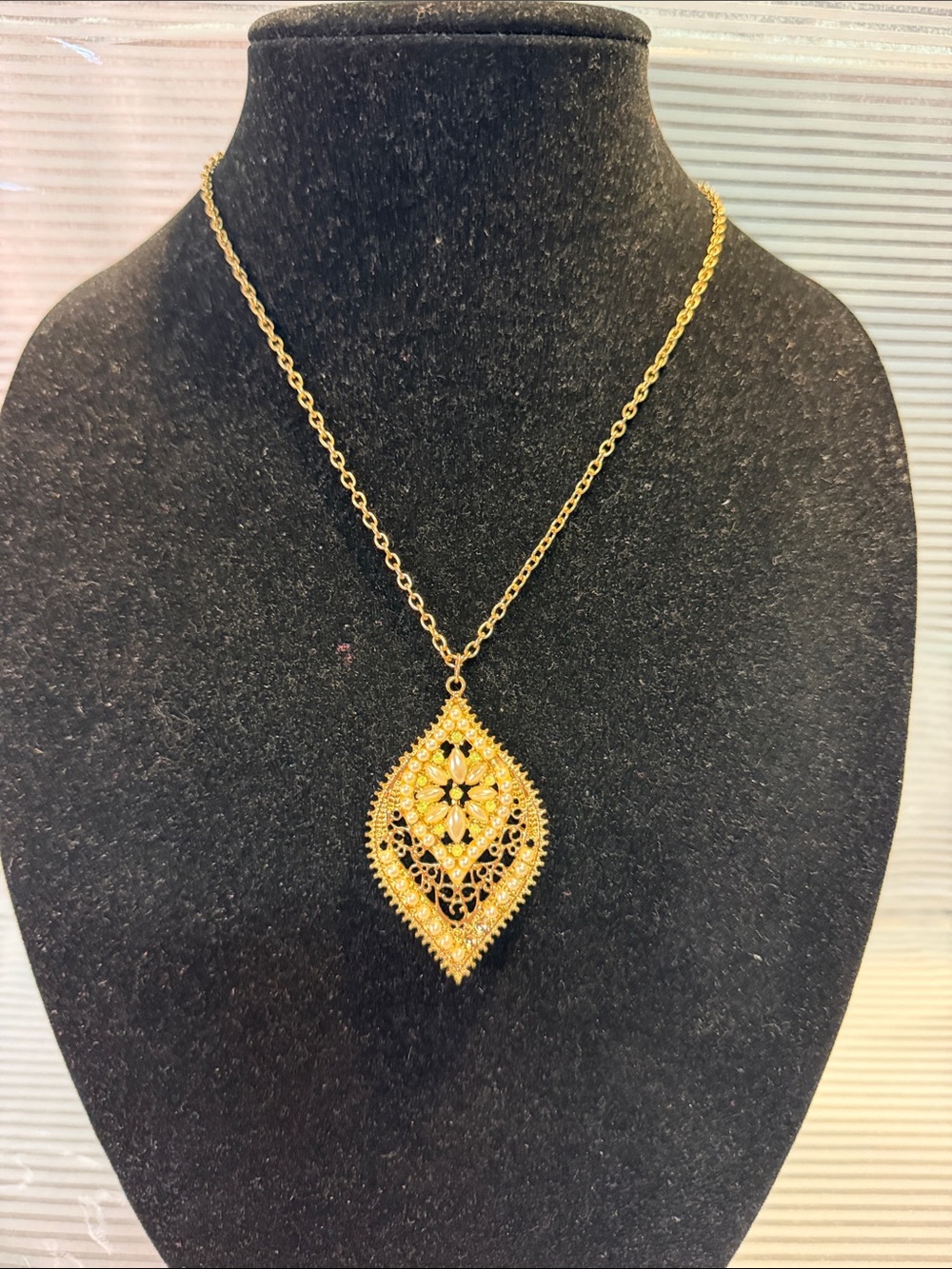 Source Unknown Gold Filigree Teardrop Pendant Necklace